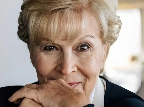 Πώς είναι σήμερα στα 89 η πασίγνωστη Ελληνίδα τραγουδίστρια του ελαφρού τραγουδιού, Κλειώ Δενάρδου