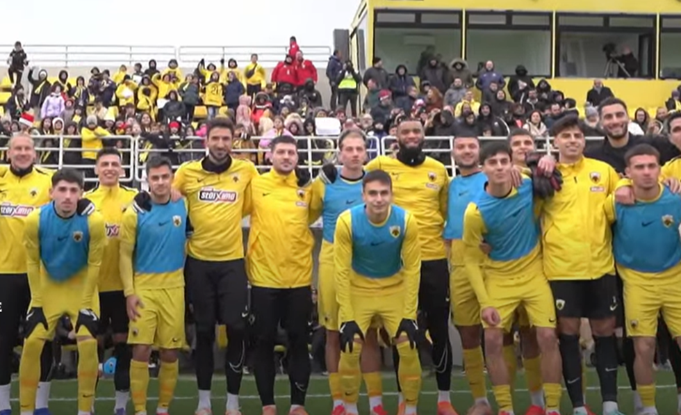 Τα κάλαντα των παικτών της ΑΕΚ με μικρούς φίλους της ομάδας και η δωρεά στο «Χαμόγελο του Παιδιού» (vids)