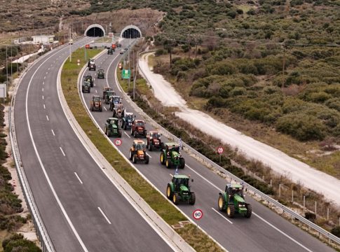 Αγρότες: Ανοίγουν μπάρες σε διόδια – Σε ποια σημεία εντοπίζονται προβλήματα στην κυκλοφορία