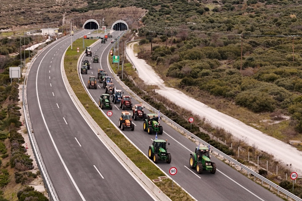 Αγρότες: Ανοίγουν μπάρες σε διόδια – Σε ποια σημεία εντοπίζονται προβλήματα στην κυκλοφορία
