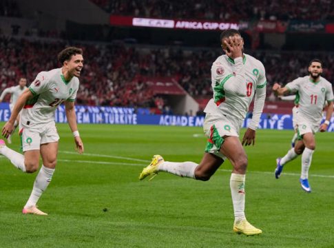 Ελ Καάμπι πόσα θες να μας τρελάνεις: Ο Mr… bicycle kick του ποδοσφαίρου (vids)