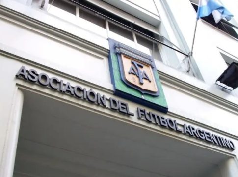 «Σεισμός» στην Αργεντινή: Σκάνδαλο με πολυτελείς επαύλεις, εταιρείες-φαντάσματα και εκατομμύρια στο σκοτάδι!