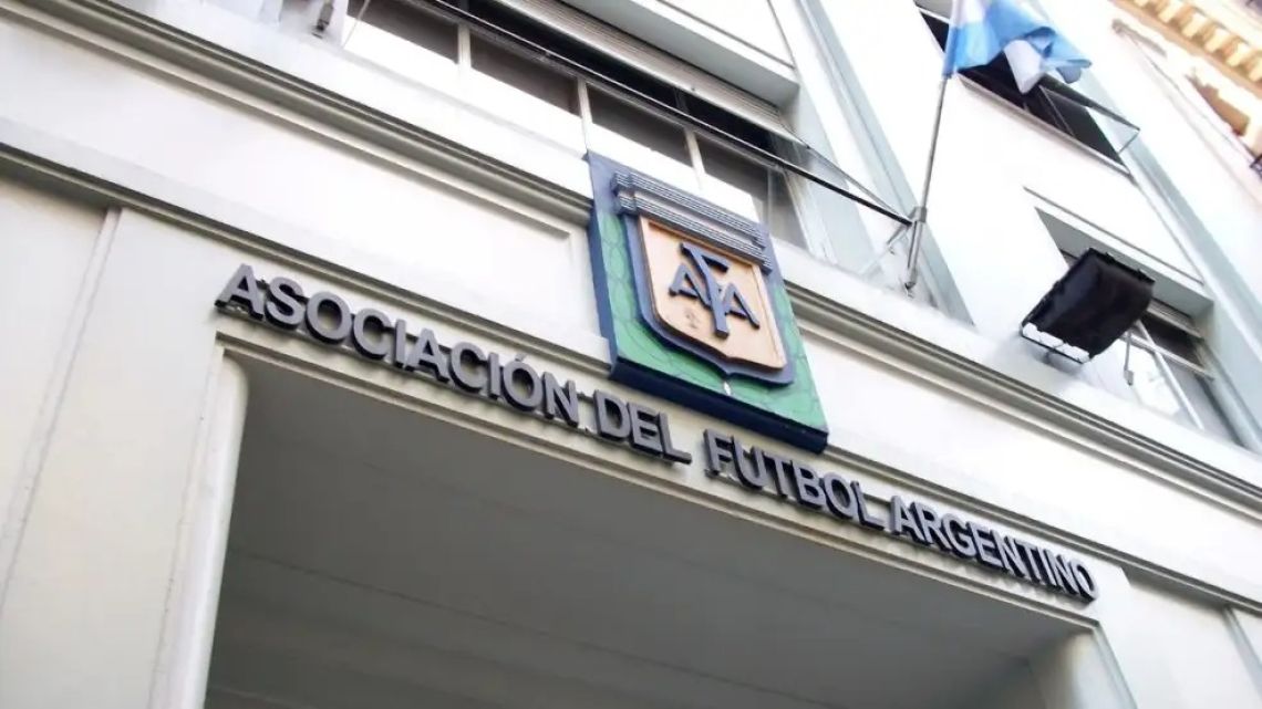 «Σεισμός» στην Αργεντινή: Σκάνδαλο με πολυτελείς επαύλεις, εταιρείες-φαντάσματα και εκατομμύρια στο σκοτάδι!