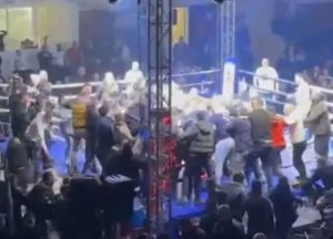 Σοκ σε αγώνα kickboxing στη Σερβία: Μπήκαν στο ρινγκ και επιτέθηκαν σε Έλληνα αθλητή (vids)