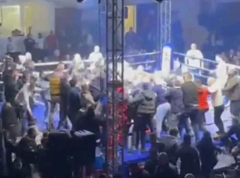 Σοκ σε αγώνα kickboxing στη Σερβία: Μπήκαν στο ρινγκ και επιτέθηκαν σε Έλληνα αθλητή (vids)