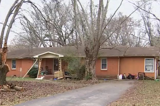 Τραγωδία: Παππούς και 3 μηνών εγγονή κατασπαράχθηκαν από τα επτά σκυλιά της οικογένειας