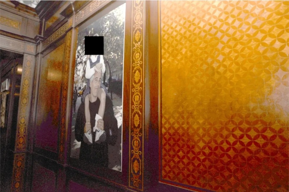 Διαρροή αρχείων Έπσταϊν – Φωτογραφίες παιδιών σε αρχοντικό της Νέας Υόρκης και κοστούμια για παιχνίδια ρόλων