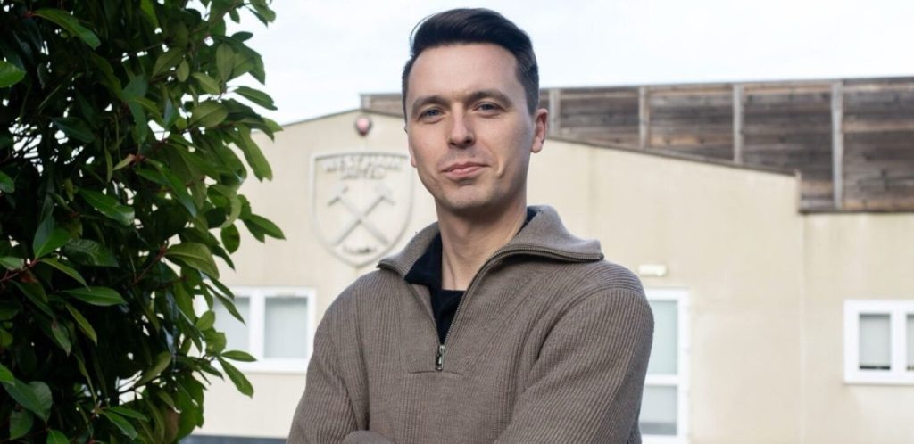 Αυτός είναι ο νέος επικεφαλής σκάουτερ της Γιουνάιτεντ που έχει πάθει «πλάκα» με τον Μουζακίτη