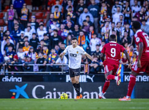 Βαλένθια – Σεβίλλη 1-1: Έχασε το τρίποντο στο 90+3 ο Αλμέιδα