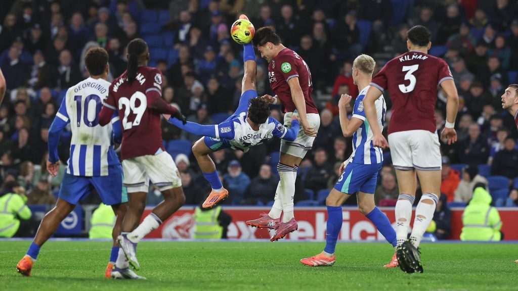 «Αξίζει να ξεκινήσει βασικός ο Κωστούλας» – Η εξαιρετική εμφάνιση κόντρα στη Γουέστ Χαμ (vid)