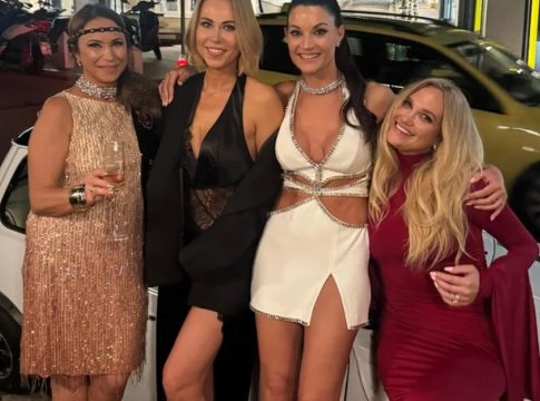 Η Ελληνίδα σύζυγος του Γιασικεβίτσιους γιόρτασε τα 40 με εμφάνιση-φωτιά στην Αθήνα!