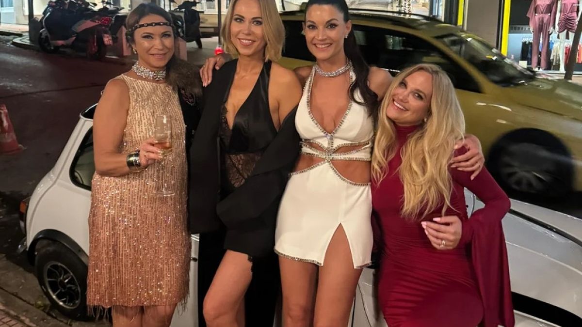 Η Ελληνίδα σύζυγος του Γιασικεβίτσιους γιόρτασε τα 40 με εμφάνιση-φωτιά στην Αθήνα!