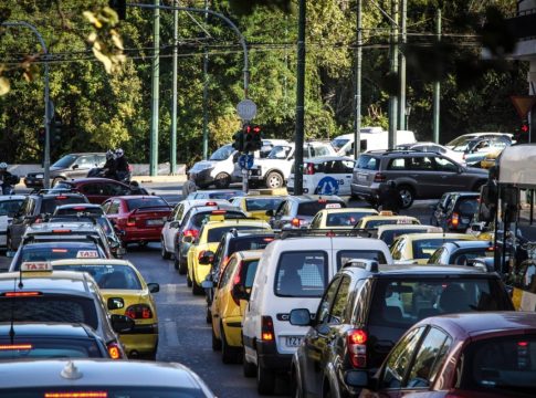 Τέλη κυκλοφορίας: Σε τέσσερα βήματα η διαδικασία έκδοσής τους – Πρόστιμα για καθυστερήσεις