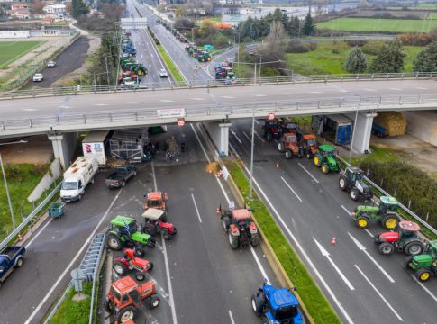 Σε θέσεις μάχης οι αγρότες: Συσκέψεις στα μπλόκα, αποφάσεις μέσα στο Σαββατοκύριακο