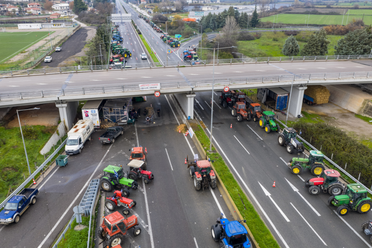 Σε θέσεις μάχης οι αγρότες: Συσκέψεις στα μπλόκα, αποφάσεις μέσα στο Σαββατοκύριακο