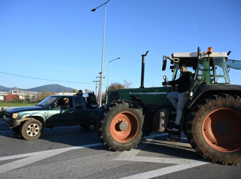 Αγρότες: Στο λιμάνι Θεσσαλονίκης με τρακτέρ από τη βόρεια Ελλάδα – Αύριο οι κρίσιμες αποφάσεις