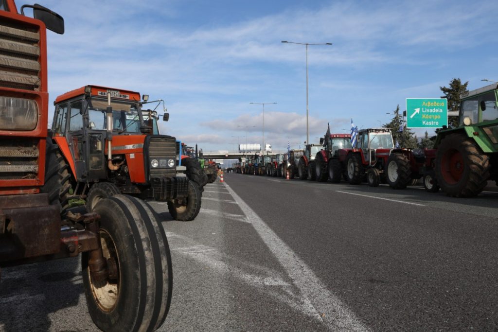 Αγρότες: 20 μέρες στους δρόμους και συνεχίζουν – Στριμωγμένη η κυβέρνηση ψάχνει διέξοδο