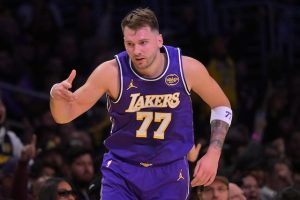 «Βασιλιάς» και 45άρης ο Ντόντσιτς μέσα στη Γιούτα, μεγάλη νίκη για τους Λέικερς (135-143)