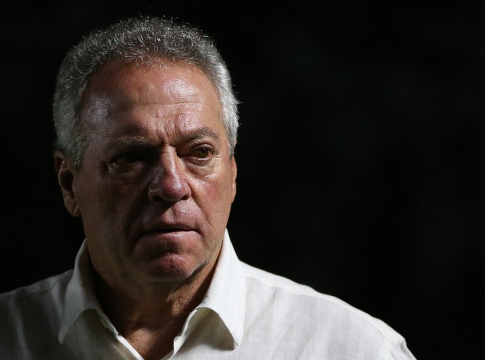 Χαμός στη Βραζιλία με το ομοφοβικό σχόλιο του προπονητή της Ιντερνασιονάλ: «Δεν θέλω ροζ φανέλες, δεν είμαστε αδερφές»