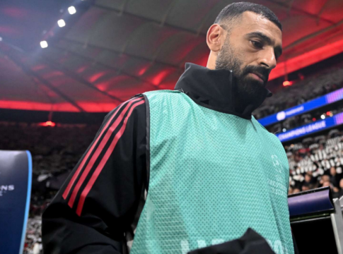 Ξέσπασμα Σαλάχ κατά πάντων: «Ξαφνικά δεν έχω καμία σχέση με τον προπονητή – Το κλαμπ με πετάει στις ρόδες του λεωφορείου»