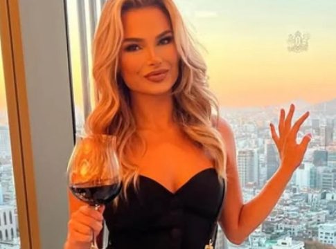 Ξεσήκωσε το ΣΕΦ με σούπερ μίνι ο… ξανθός άγγελος της Κίμπερλι Γκιλφόιλ (pics)