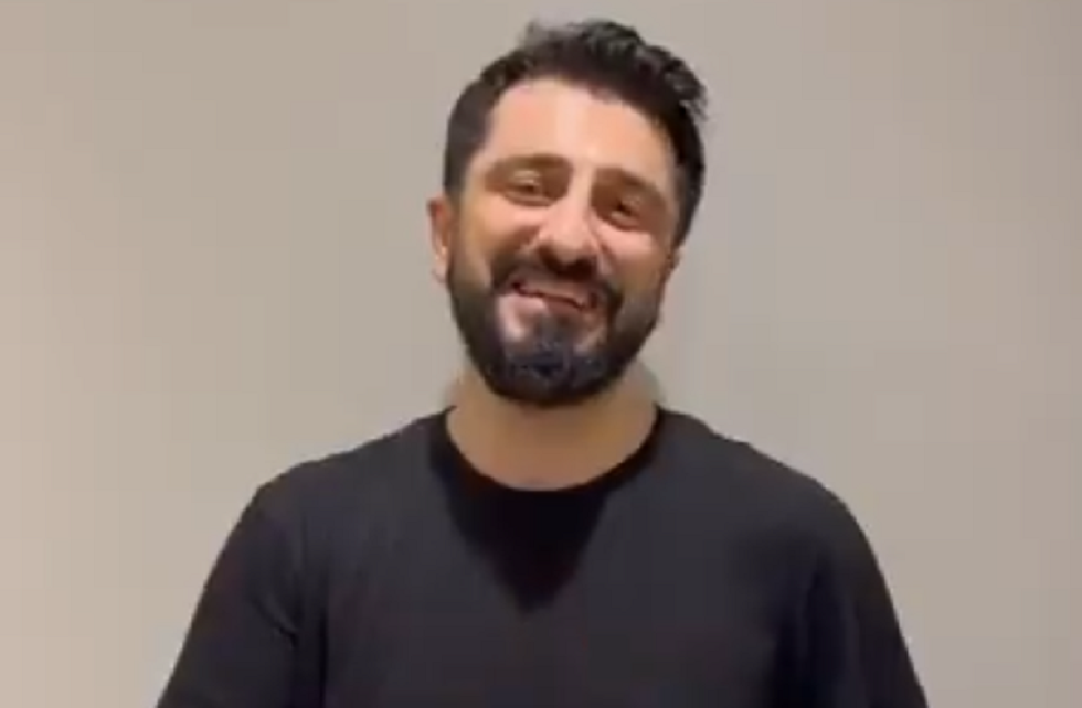 Τούρκος κωμικός προκαλεί: «Θα γ… την ΑΕΚ» (vid)