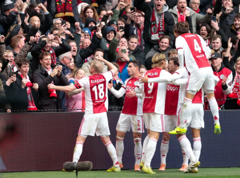 Πήρε και το ντέρμπι με την Φέγενορντ (2-0), τέταρτη σερί νίκη ο Άγιαξ!