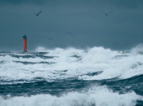 Καιρός: Τσουχτερό κρύο και άνεμοι επιπέδου θύελλας έως 11 Μποφόρ στη Βόρεια Ελλάδα