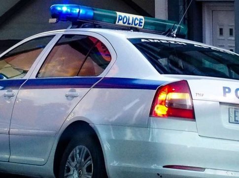 Αυτά μόνο στην Ελλάδα: Είχαν συλληφθεί 19 φορές, ήταν έξω για να κλέψουν 180.000 ευρώ απο υπάλληλο εταιρίας