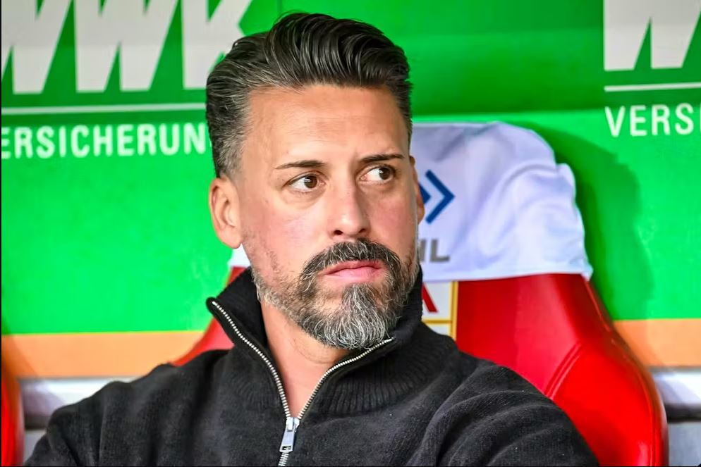 Η Άουγκσμπουργκ απέλυσε τον Σάντρο Βάγκνερ για να γλιτώσει τον… υποβιβασμό