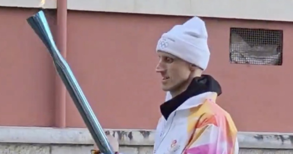 Ο Ακίλε Πολονάρα λαμπαδηδρόμος για τους Χειμερινούς Ολυμπιακούς Αγώνες 2026 (vids)