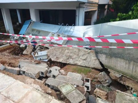 Σοβαρές ζημιές από την έντονη κακοκαιρία σε πολυκατοικία στον Άλιμο – Κατέρρευσε μάντρα