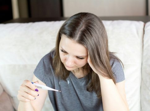 Έξαρση γρίπης και ιώσεων στην Ελλάδα – «Καμπανάκι» ΕΟΔΥ για τις γιορτές