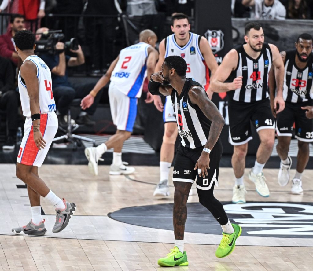 Πανιώνιος: Φίλαθλοι κρατούνται σε νοσοκομείο στην Κωνσταντινούπολη, τους αφαιρέθηκαν κινητά και διαβατήρια