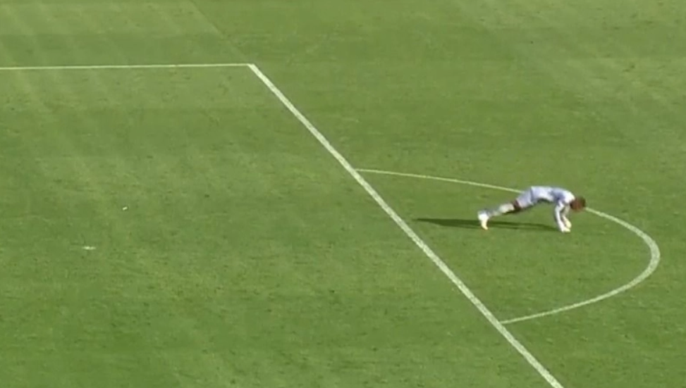 Σοκ στο Κόπα Άφρικα: Τερματοφύλακας κατέρρευσε πέφτοντας με το κεφάλι στο χορτάρι! (vid)