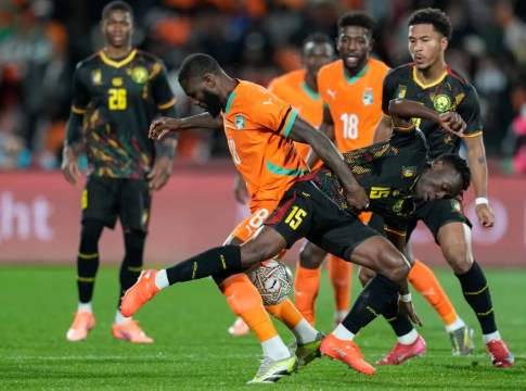 Χέρι-χέρι για τους «16» πάνε Ακτή Ελεφαντοστού και Καμερούν (1-1)