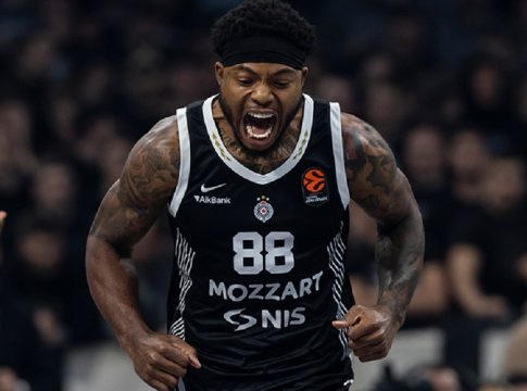 Δεν παίζει απλά ο Τζόουνς, ξεχωρίζει και πάλι…