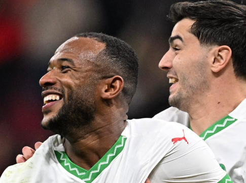 «Ελ Κααμπίτιδα» σε όλο τον πλανήτη: «Παράνοια. Το bicycle kick στο λεξικό έχει την φωτογραφία του Ελ Κααμπί»! (pics+vids)