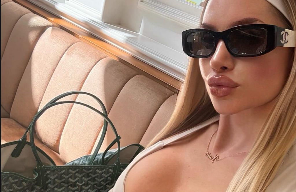 Οι καμπύλες και το πλούσιο μπούστο προκαλούν… πανικό: Η ξανθιά καλλονή και το «απαγορευμένο» πλάνο που εκτόξευσε τη θερμοκρασία! (pics)