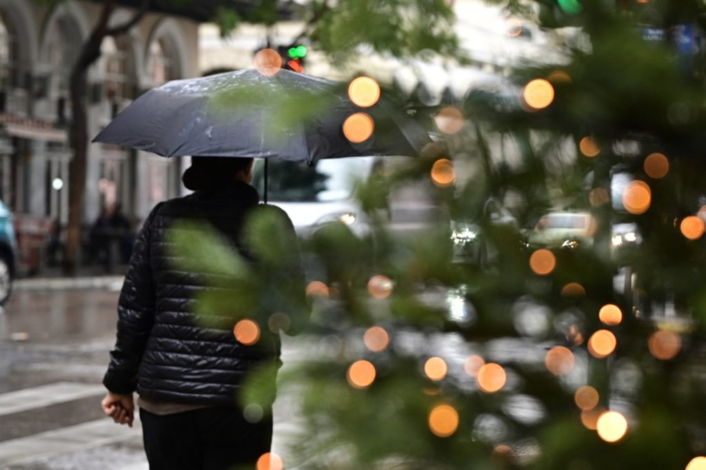 Καιρός: Τοπικές βροχές τη Δευτέρα – Πτώση θερμοκρασίας την παραμονή Πρωτοχρονιάς