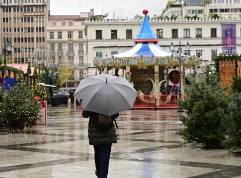 Καιρός σήμερα 25/12: Βροχές και καταιγίδες ανήμερα τα Χριστούγεννα – Πότε υποχωρεί η κακοκαιρία