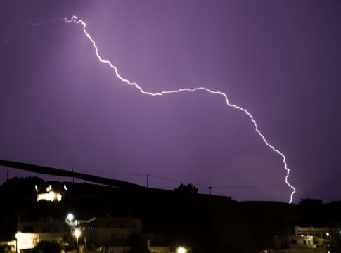 Καιρός 4/12: Με ισχυρές βροχές και καταιγίδες η κακοκαιρία Byron – Η πρόγνωση Τσατραφύλλια και Αρναούτογλου