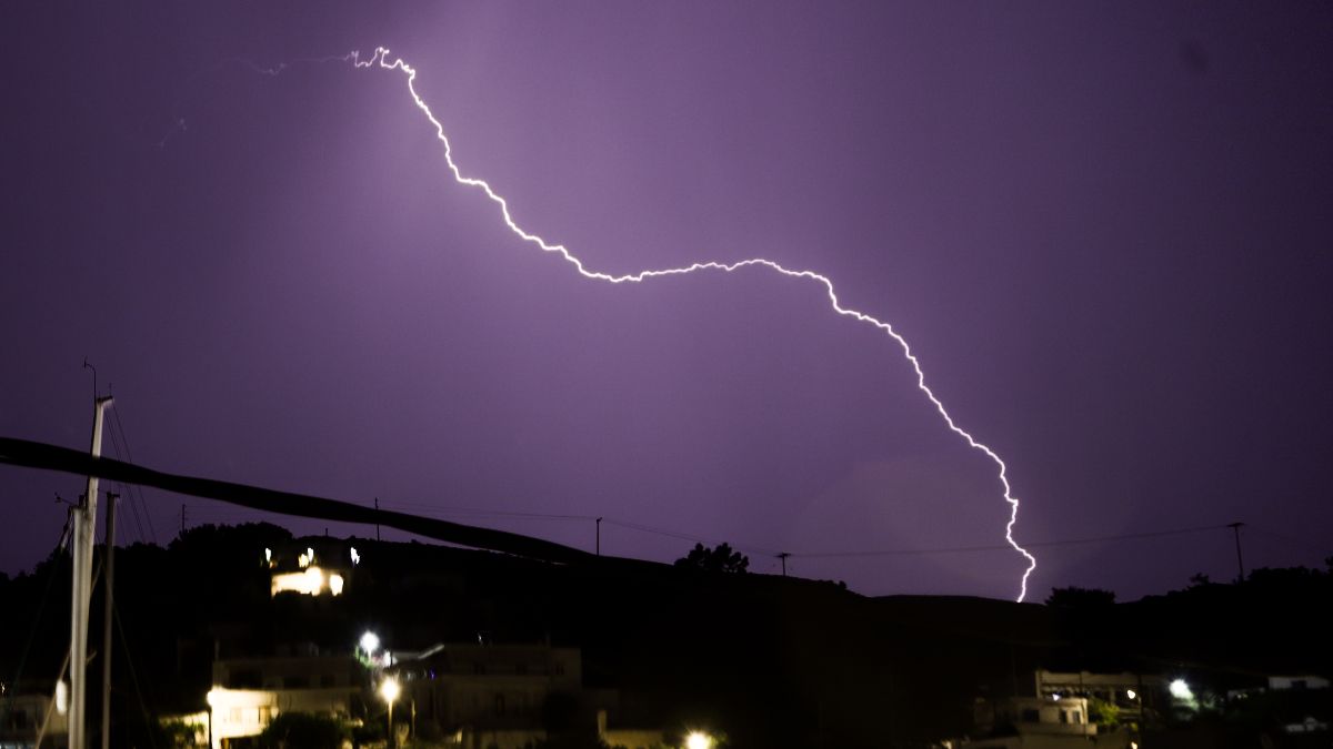 Καιρός 4/12: Με ισχυρές βροχές και καταιγίδες η κακοκαιρία Byron – Η πρόγνωση Τσατραφύλλια και Αρναούτογλου