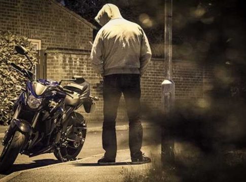 Συνελήφθησαν τρεις ανήλικοι για κλοπή δίκυκλων στο Κερατσίνι – Τους ακινητοποίησε αστυνομικός εκτός υπηρεσίας