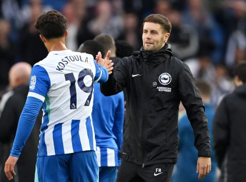 Ο προπονητής της Μπράιτον αποθέωσε ξανά τον Κωστούλα – Τι είπε για τον τραυματισμό του Τζίμα (vid)