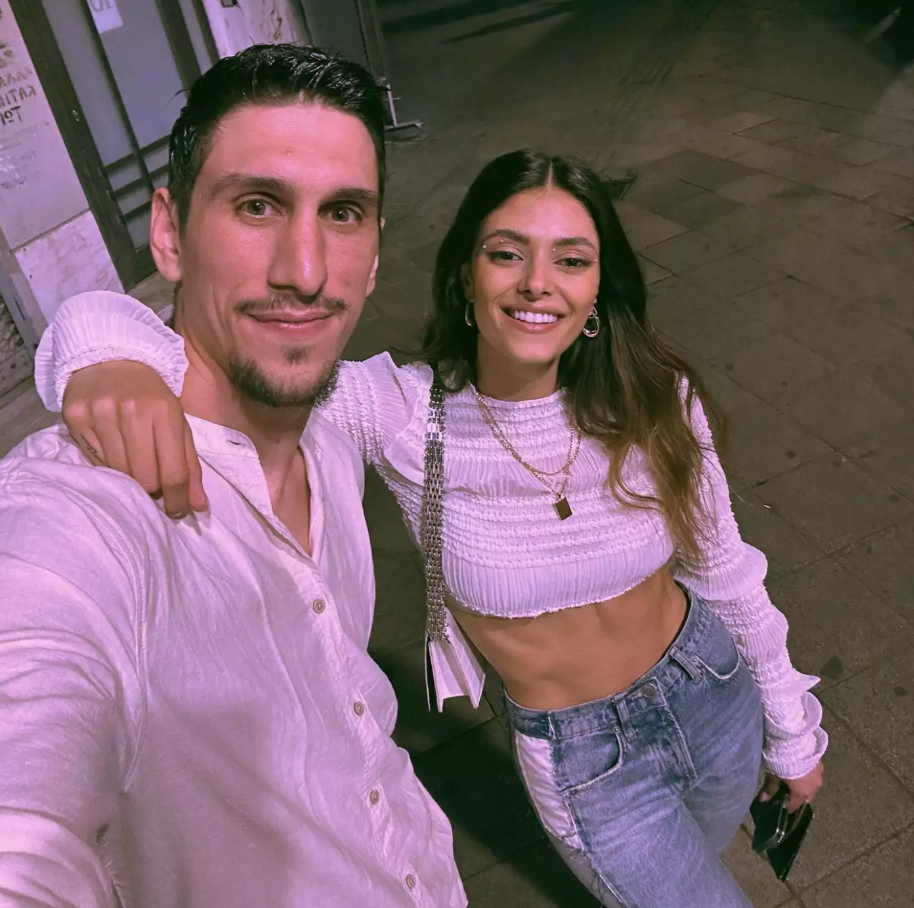 Ο Λαρεντζάκης έκανε πρόταση γάμου στη σύντροφό του