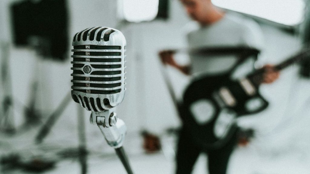 Το 1 εκατ. και οι εκβιασμοί: Ο πασίγνωστος τραγουδιστής κατηγορείται για σεξουαλική κακοποίηση