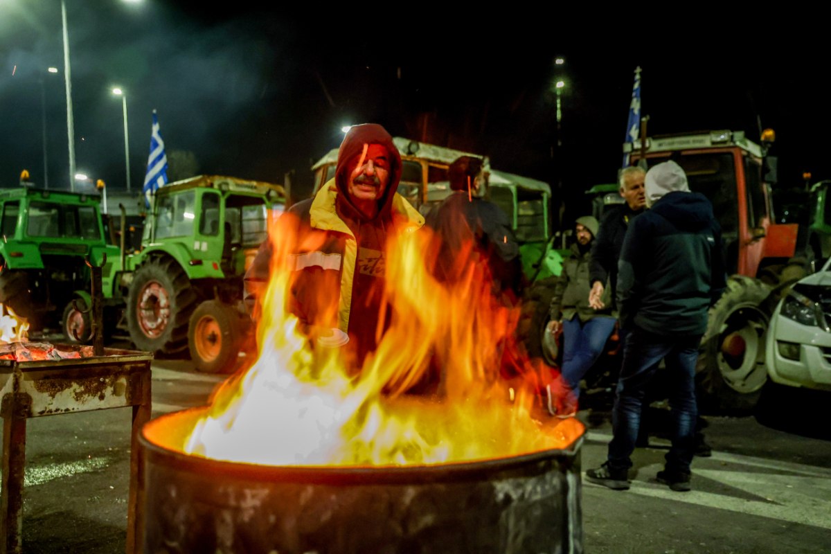 Αγρότες: Βήμα – βήμα οι επόμενες κινήσεις – «Πάγωσε» ο διάλογος, «ζεστάθηκαν» τα μπλόκα