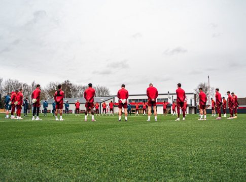 Νότιγχαμ Φόρεστ: Ενός λεπτού σιγή στην προπόνηση, στη μνήμη της Ειρήνης Μαρινάκη (pics)
