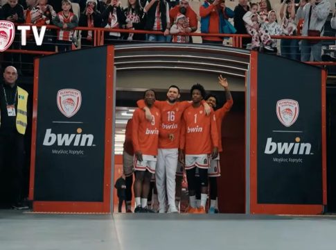 Ολυμπιακός: «Πού πας Νετζήπογλου»; Η επική φάρσα των συμπαικτών του – Τον άφησαν να βγει μόνος του στο παρκέ (vid)